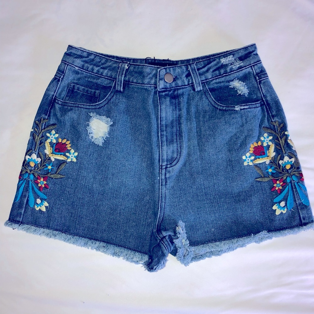 High waisted Floral  Embroidered  Denim Shorts - Picture 3 of 9